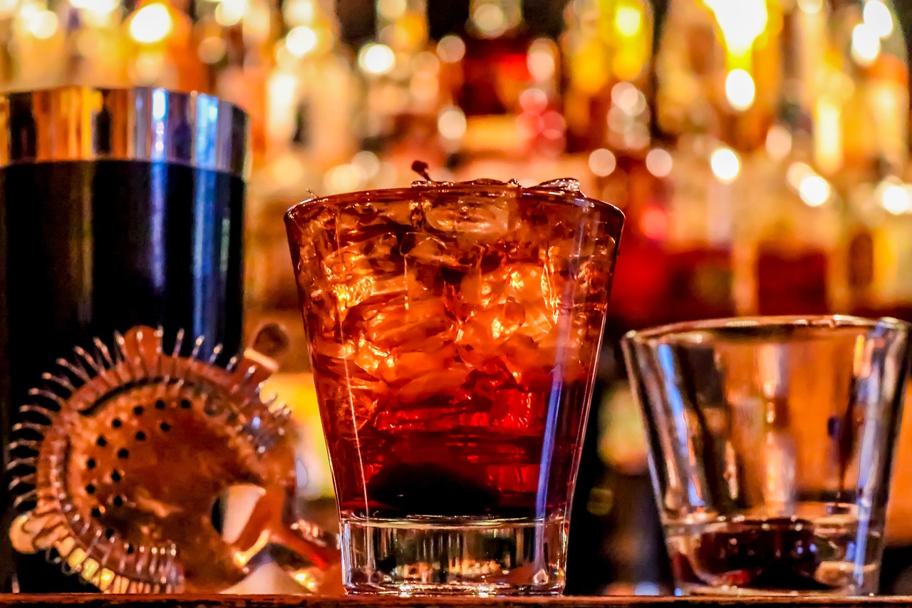 1729106073alcohol-3194824_1280.jpg