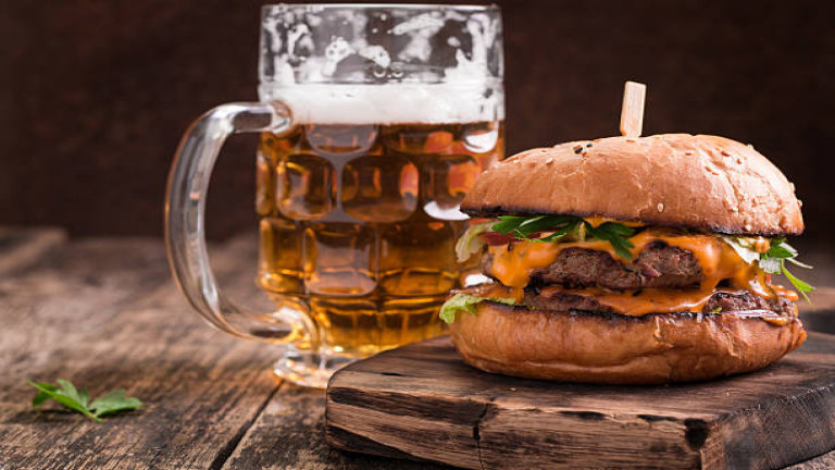 1730238689BurgerandBeerpic.jpg