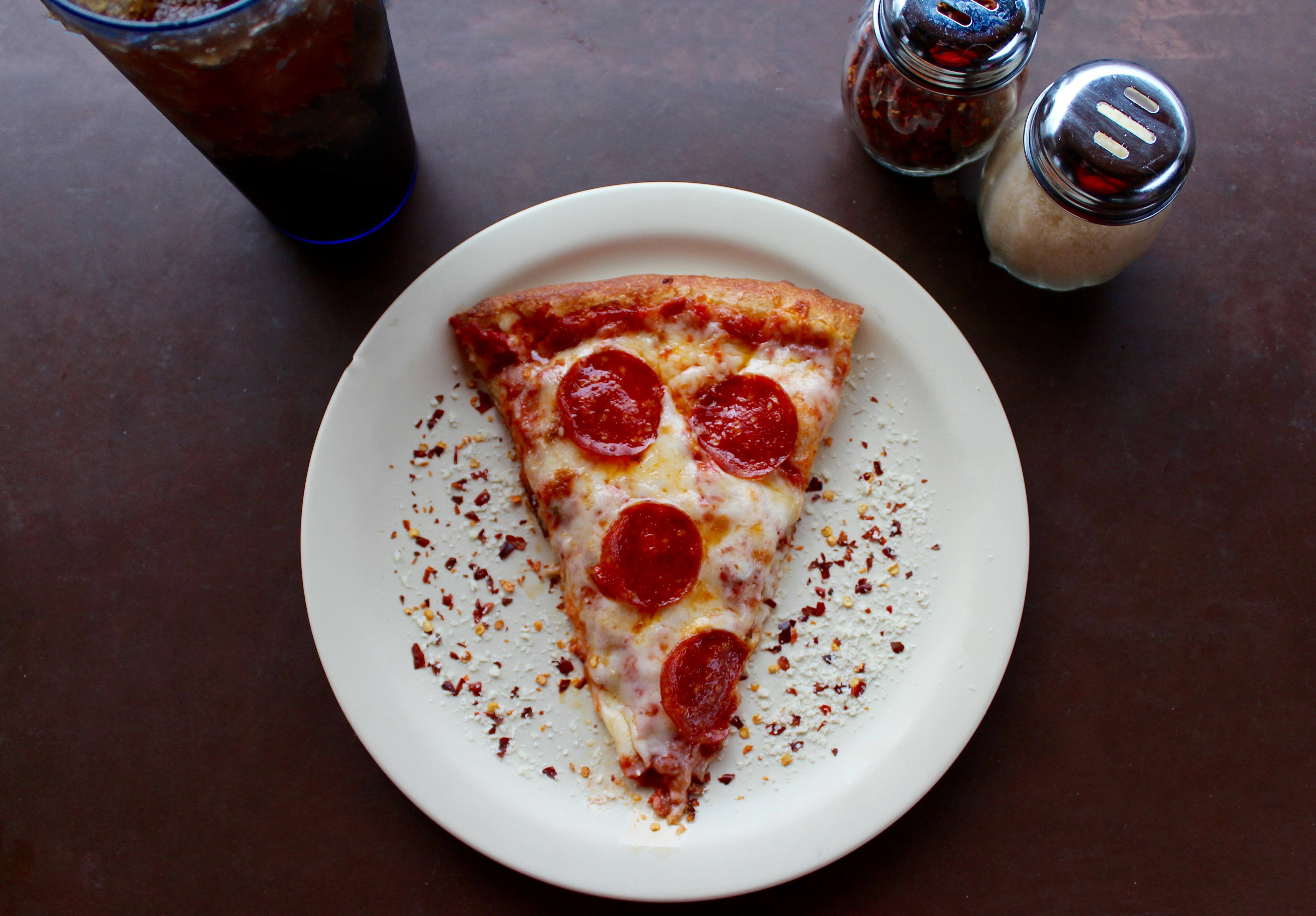 1738945319pizzaslice.jpg