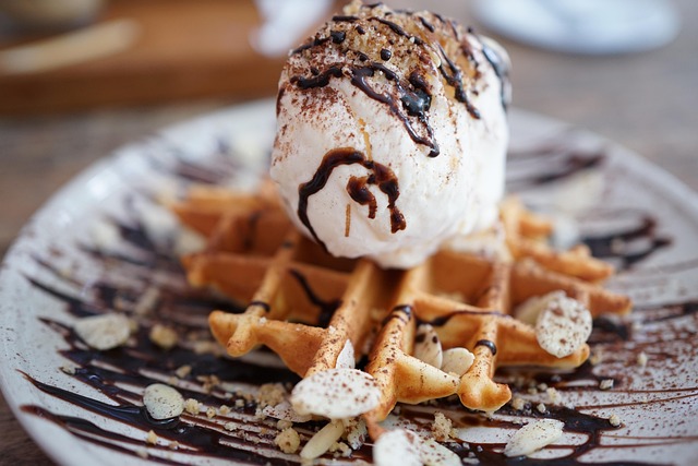 1758228112waffle-4608843_640.jpg