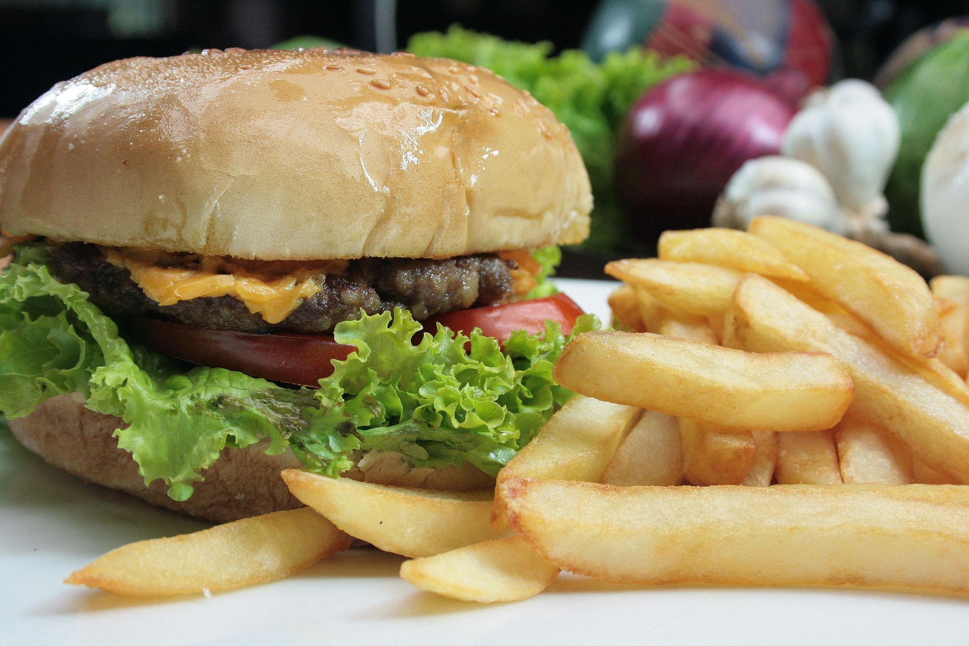 1776177781robertocardona-burger-1156564_1920.jpg