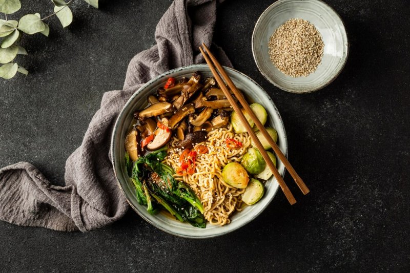 34698-flat-lay-noodles-meal-arrangement_23-2148803834.jpg
