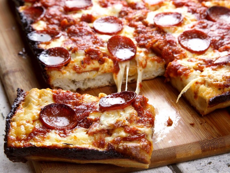 45212-__opt__aboutcom__coeus__resources__content_migration__serious_eats__seriouseats.com__2017__02__20170216-detroit-style-pizza-47-1500x1125-1-233d75e6021048b3bf3cf28bd59d310b.jpg
