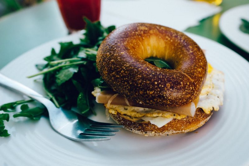 90941-food-breakfast-fork-bagel.jpg