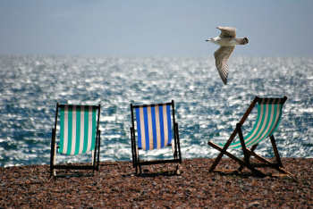 _2018-05-28_14_30_deckchairs-355596_1920.jpg