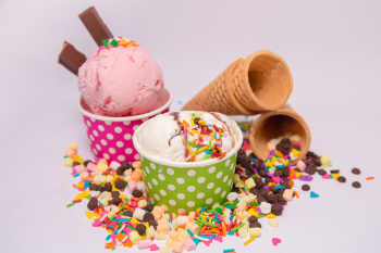 _2019-12-26_12_40_two-ice-cream-cups-1362534.jpg