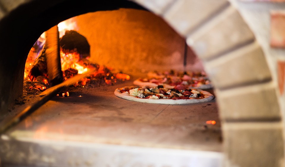 _2021-05-21_17_42_pizza-oven-2537308_960_720.jpg