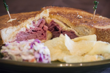 _2023-10-25_08_27_corned-beef-486388_1280.jpg