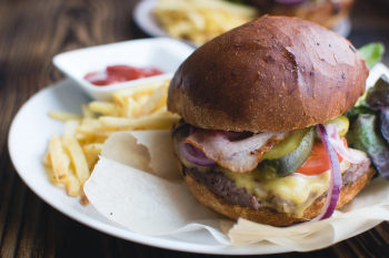 _2023-11-20_14_43_foodiesfeed.com_burger-with-cheddar-cheese-bacon-and-fries.jpg