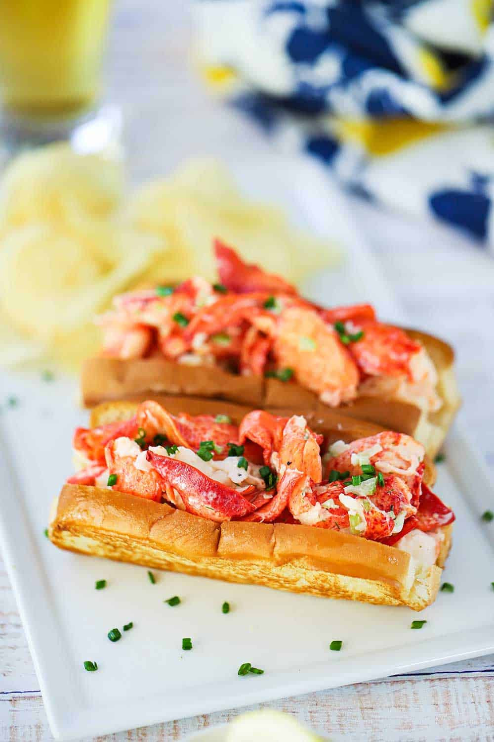 lobster-roll-2_1778454067_1788201385.jpg
