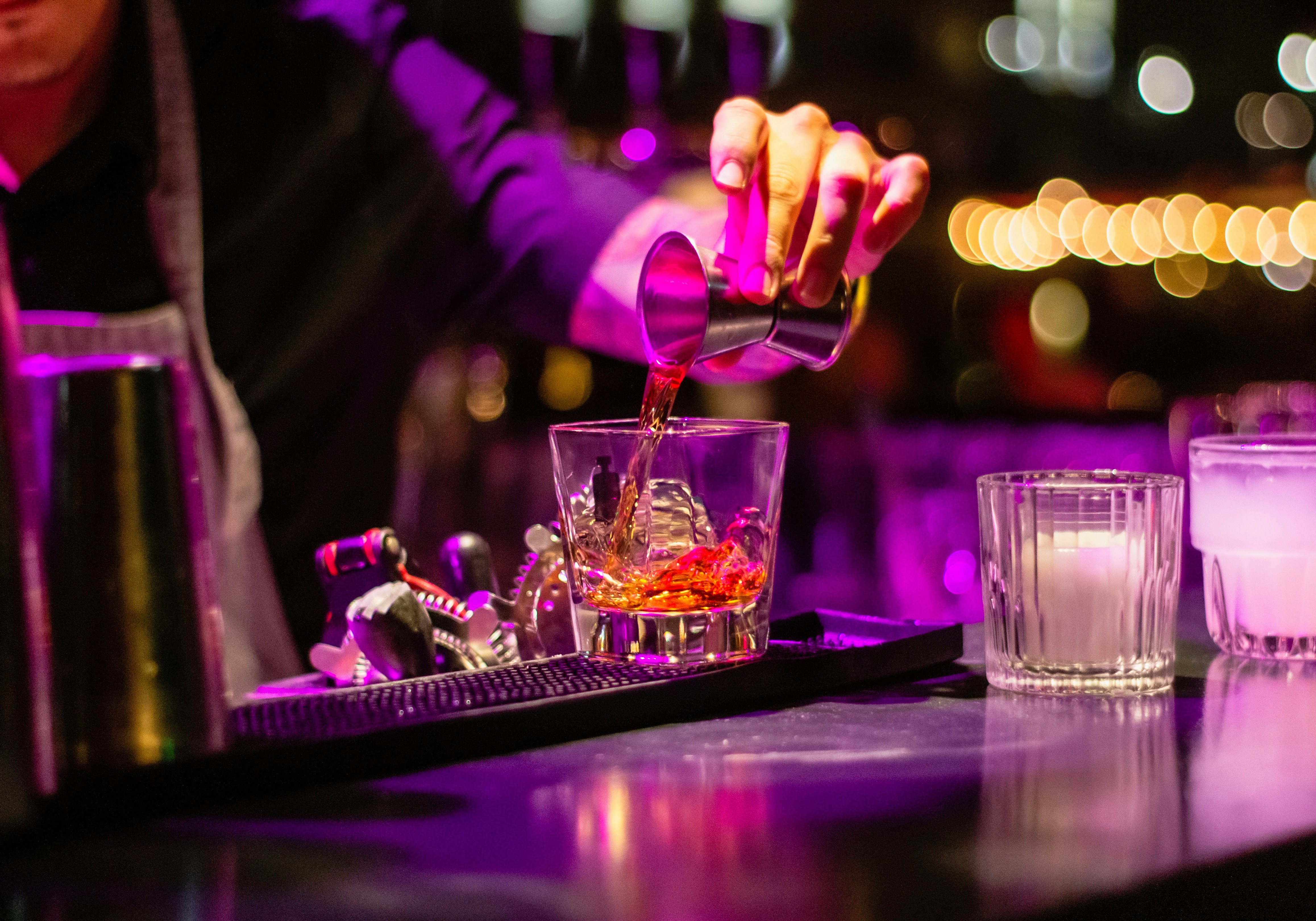 louis-hansel-yLUvnCFI500-unsplash_1784993617.jpg